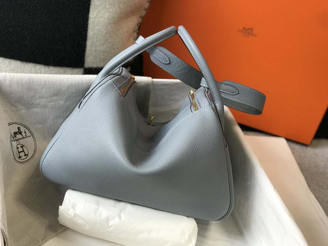 Hermes H073428 Lindy Bag 26 30 H231949 - 26 cm: 26 x 18 x 14 cm / Gold - View 2