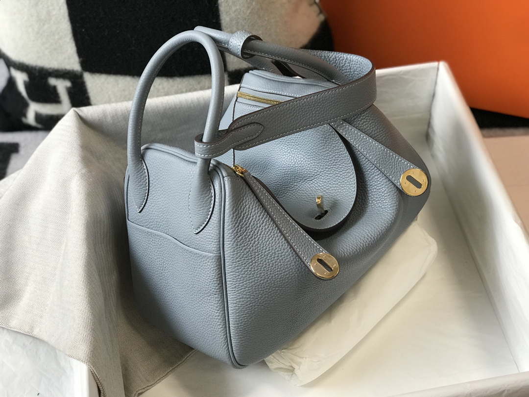Hermes H073428 Lindy Bag 26 30 H231949 - 26 cm: 26 x 18 x 14 cm / Gold - View 3