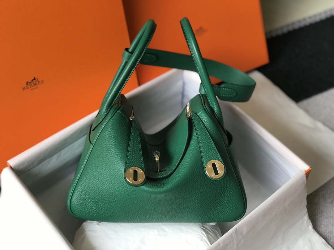 Hermes H073428 Lindy Bag 26 30 H231950 - 26 cm: 26 x 18 x 14 cm / Gold - View 1