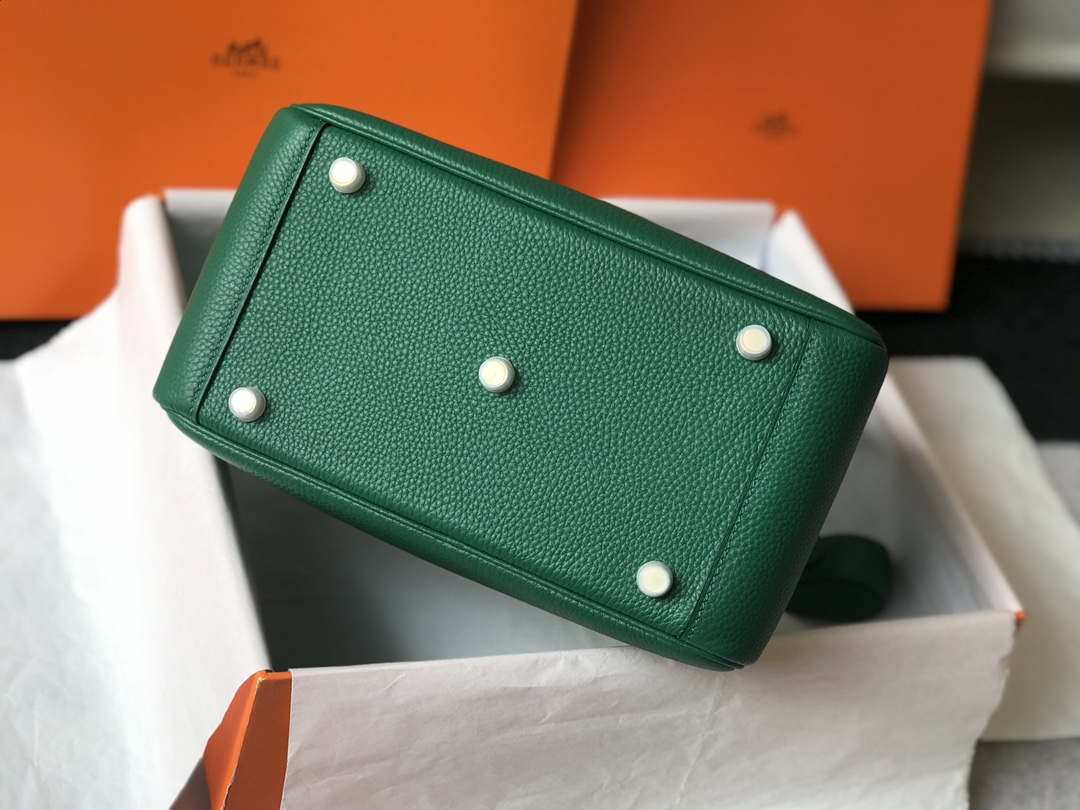 Hermes H073428 Lindy Bag 26 30 H231950 - 26 cm: 26 x 18 x 14 cm / Gold - View 4