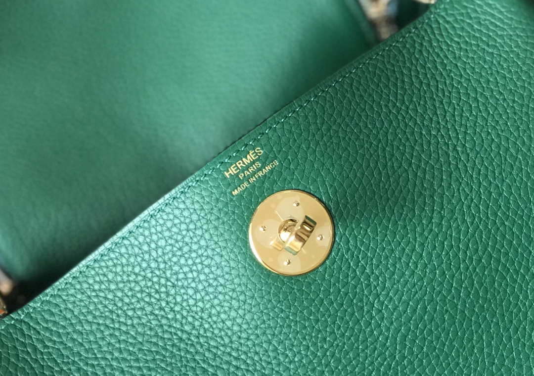 Hermes H073428 Lindy Bag 26 30 H231950 - 26 cm: 26 x 18 x 14 cm / Gold - View 7