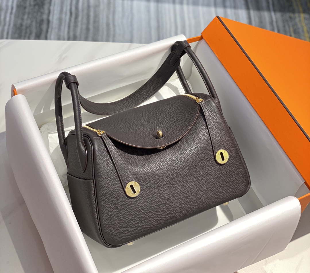 Hermes H073428 Lindy Bag 26 30 H231952 - 26 cm: 26 x 18 x 14 cm / Gold - View 1