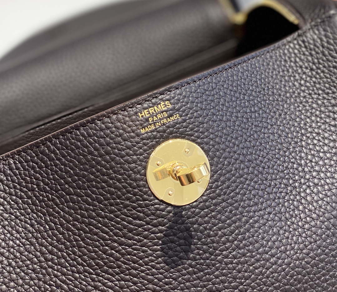 Hermes H073428 Lindy Bag 26 30 H231952 - 26 cm: 26 x 18 x 14 cm / Gold - View 5