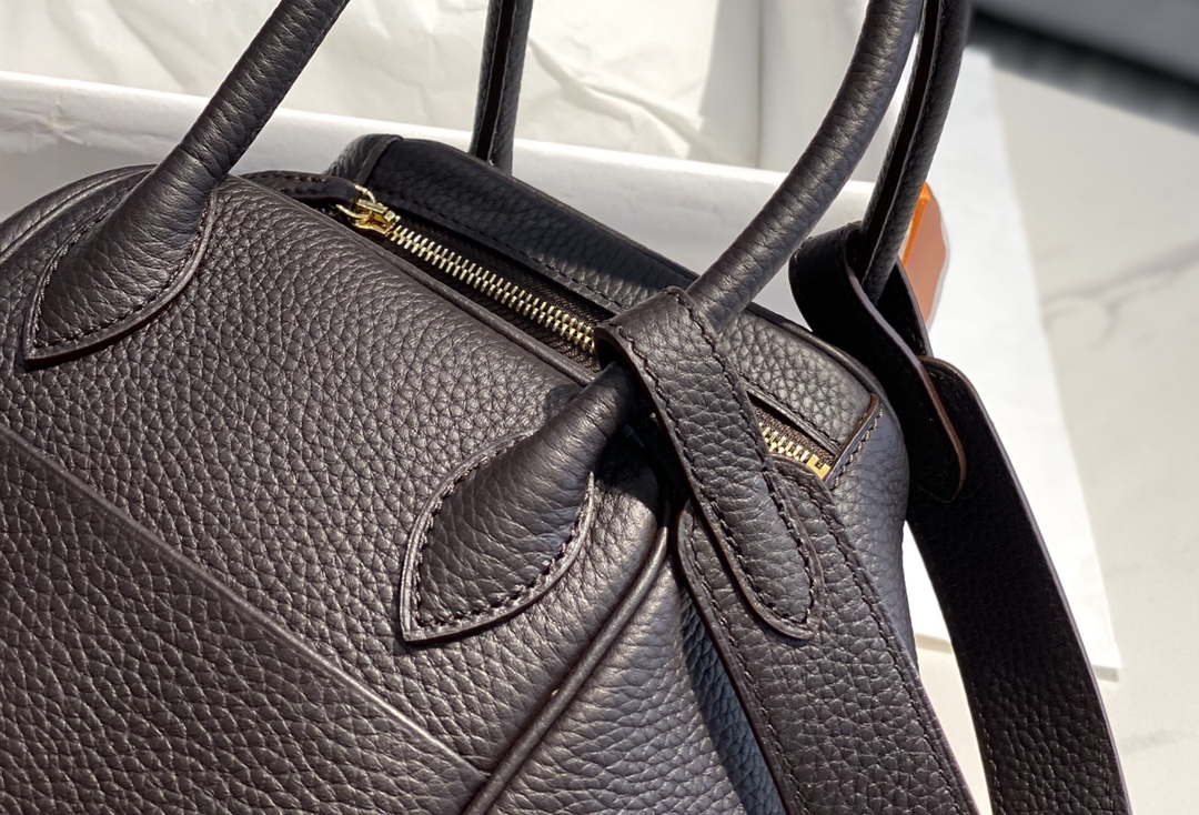 Hermes H073428 Lindy Bag 26 30 H231952 - 26 cm: 26 x 18 x 14 cm / Gold - View 7