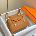 Hermes H073428 Lindy Bag 26 30 H231954 - 26 cm: 26 x 18 x 14 cm / Gold - View 1