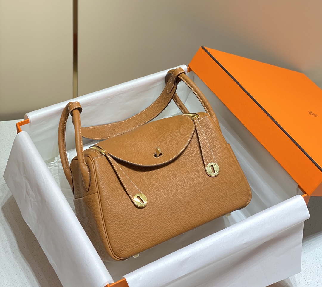 Hermes H073428 Lindy Bag 26 30 H231954 - 26 cm: 26 x 18 x 14 cm / Gold - View 1