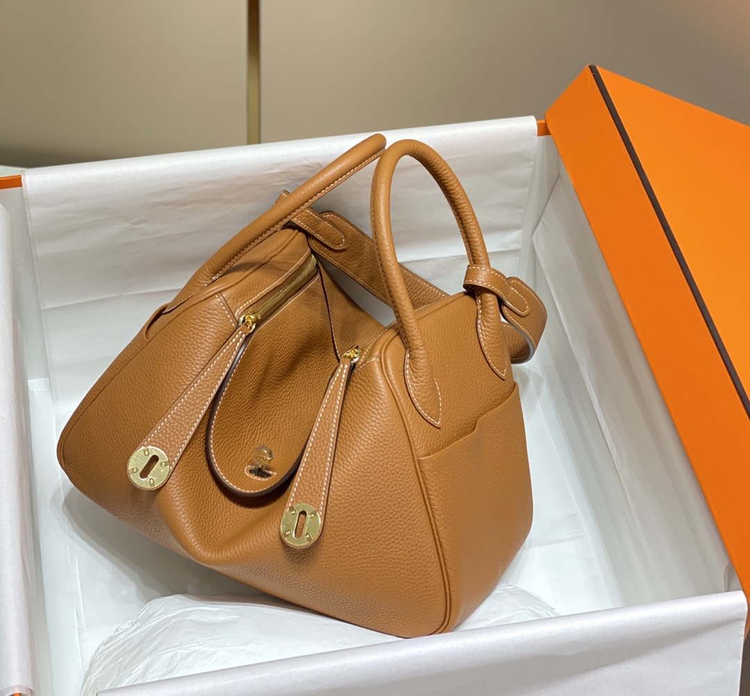 Hermes H073428 Lindy Bag 26 30 H231954 - 26 cm: 26 x 18 x 14 cm / Gold - View 3