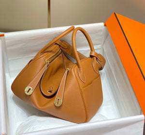 Hermes H073428 Lindy Bag 26 30 H231954 - 26 cm: 26 x 18 x 14 cm / Gold - View 3