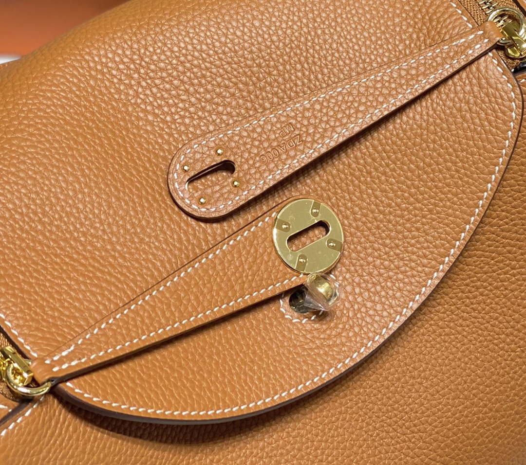 Hermes H073428 Lindy Bag 26 30 H231954 - 26 cm: 26 x 18 x 14 cm / Gold - View 6
