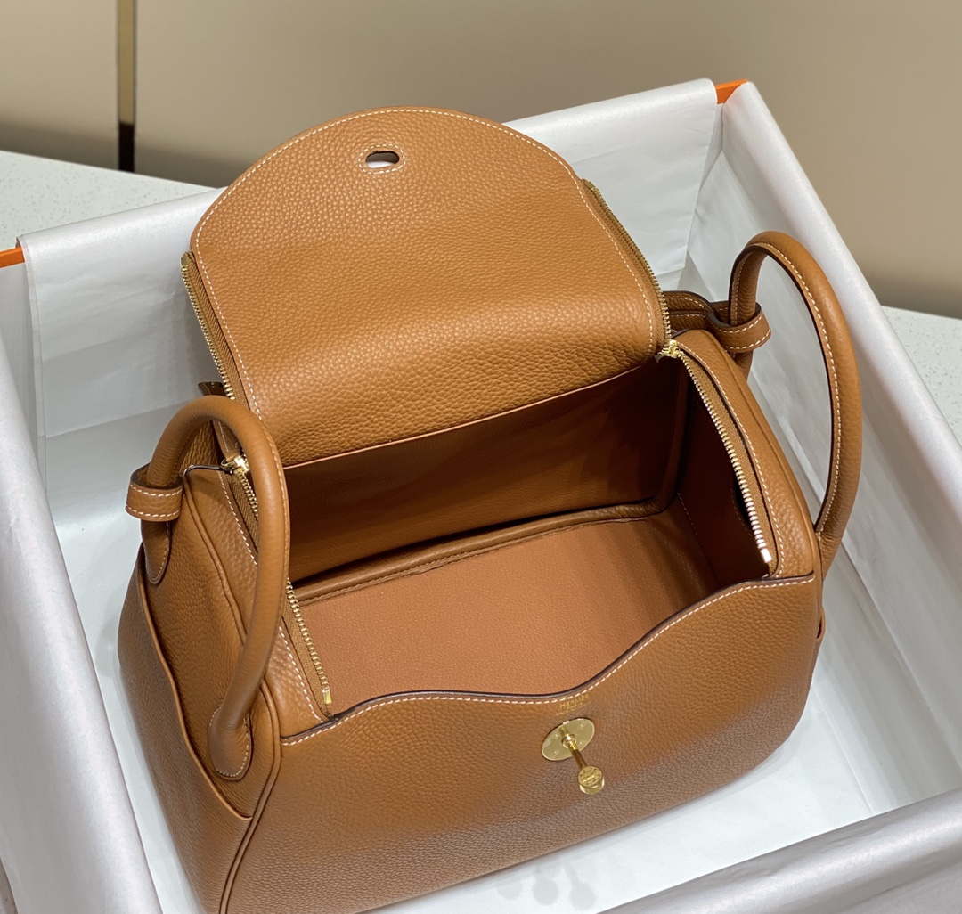 Hermes H073428 Lindy Bag 26 30 H231954 - 26 cm: 26 x 18 x 14 cm / Gold - View 9