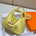 Hermes H073428 Lindy Bag 26 30 H231955 - 26 cm: 26 x 18 x 14 cm / Gold - View 1