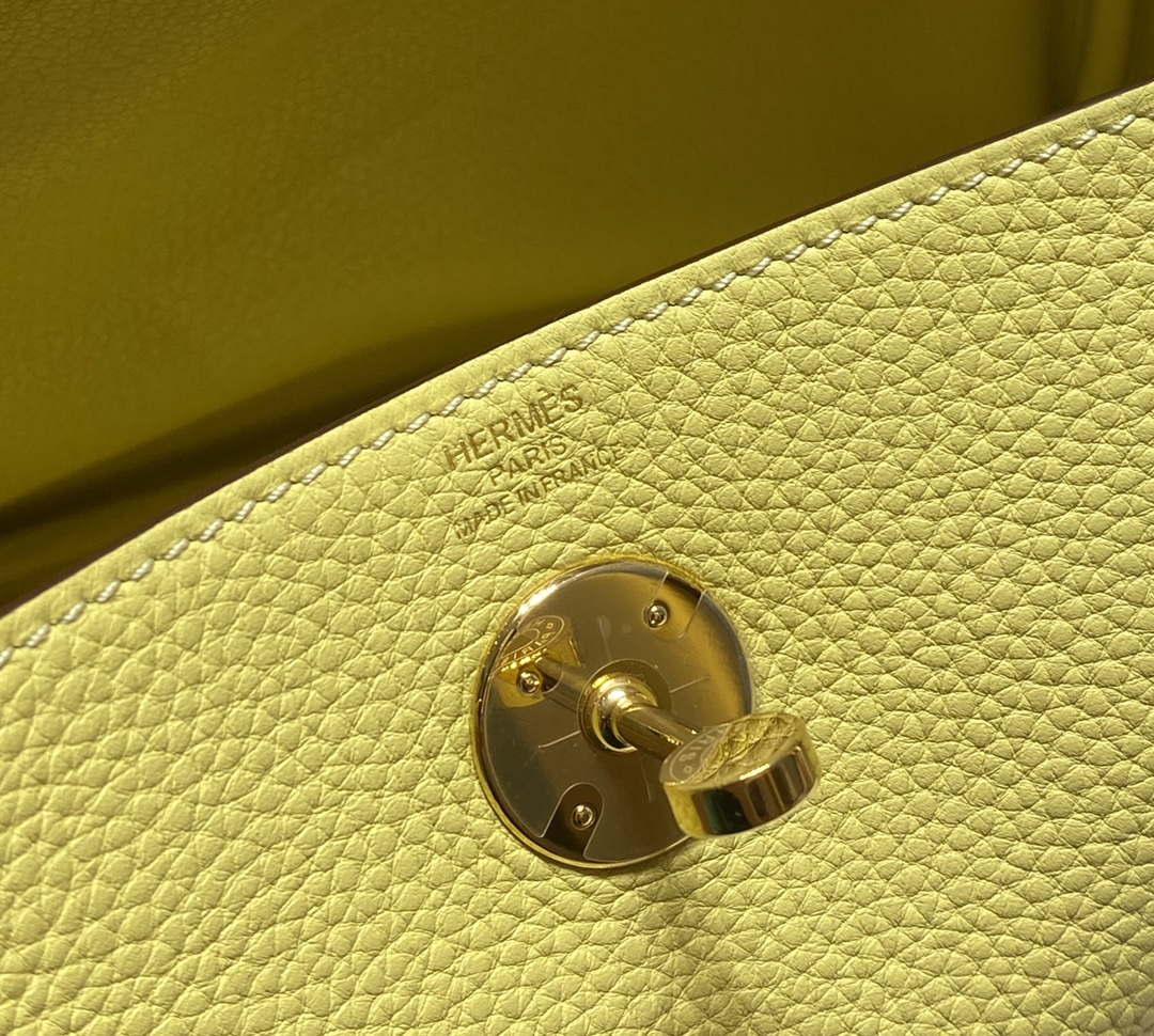 Hermes H073428 Lindy Bag 26 30 H231955 - 26 cm: 26 x 18 x 14 cm / Gold - View 5