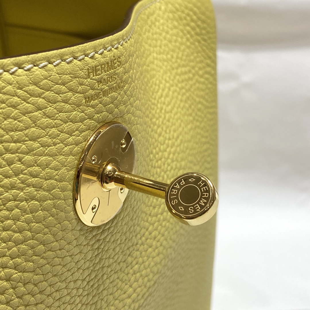 Hermes H073428 Lindy Bag 26 30 H231955 - 26 cm: 26 x 18 x 14 cm / Gold - View 6