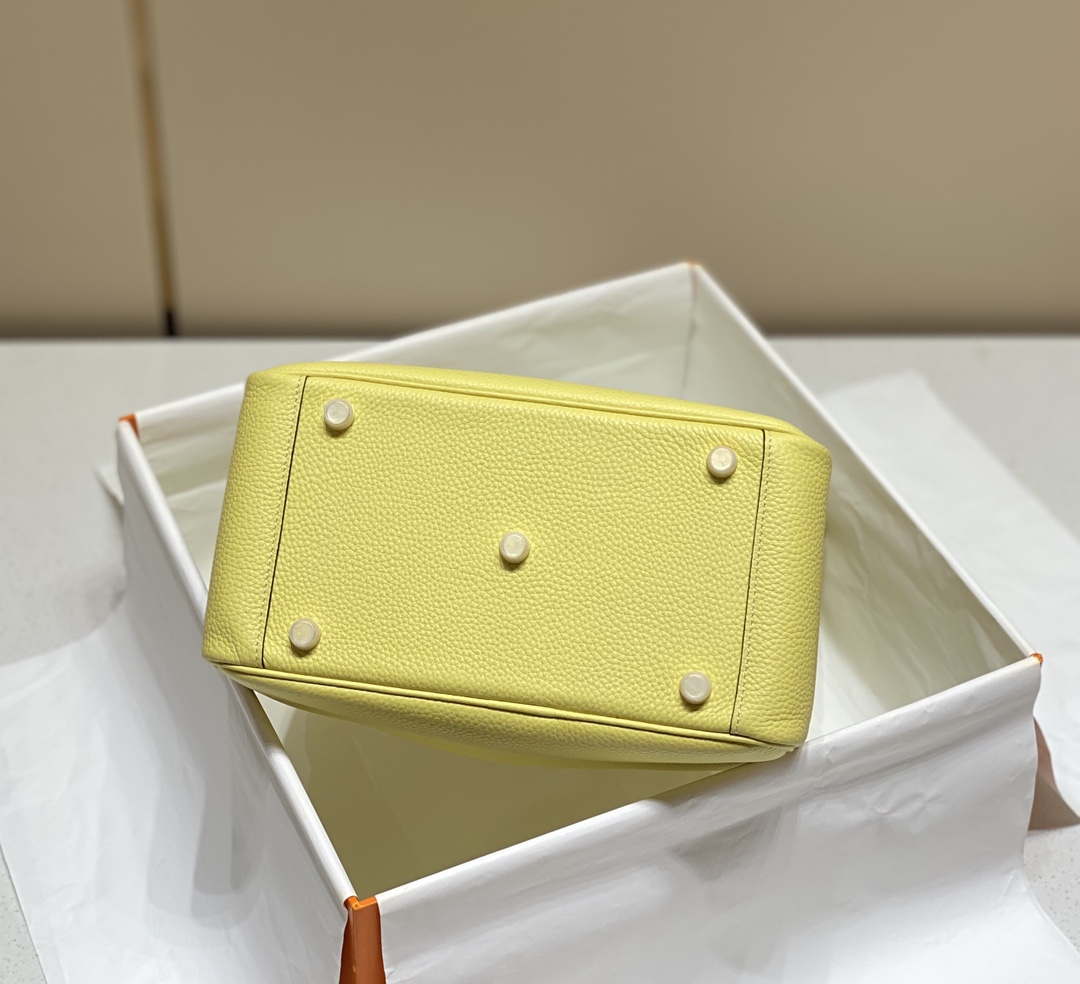 Hermes H073428 Lindy Bag 26 30 H231955
