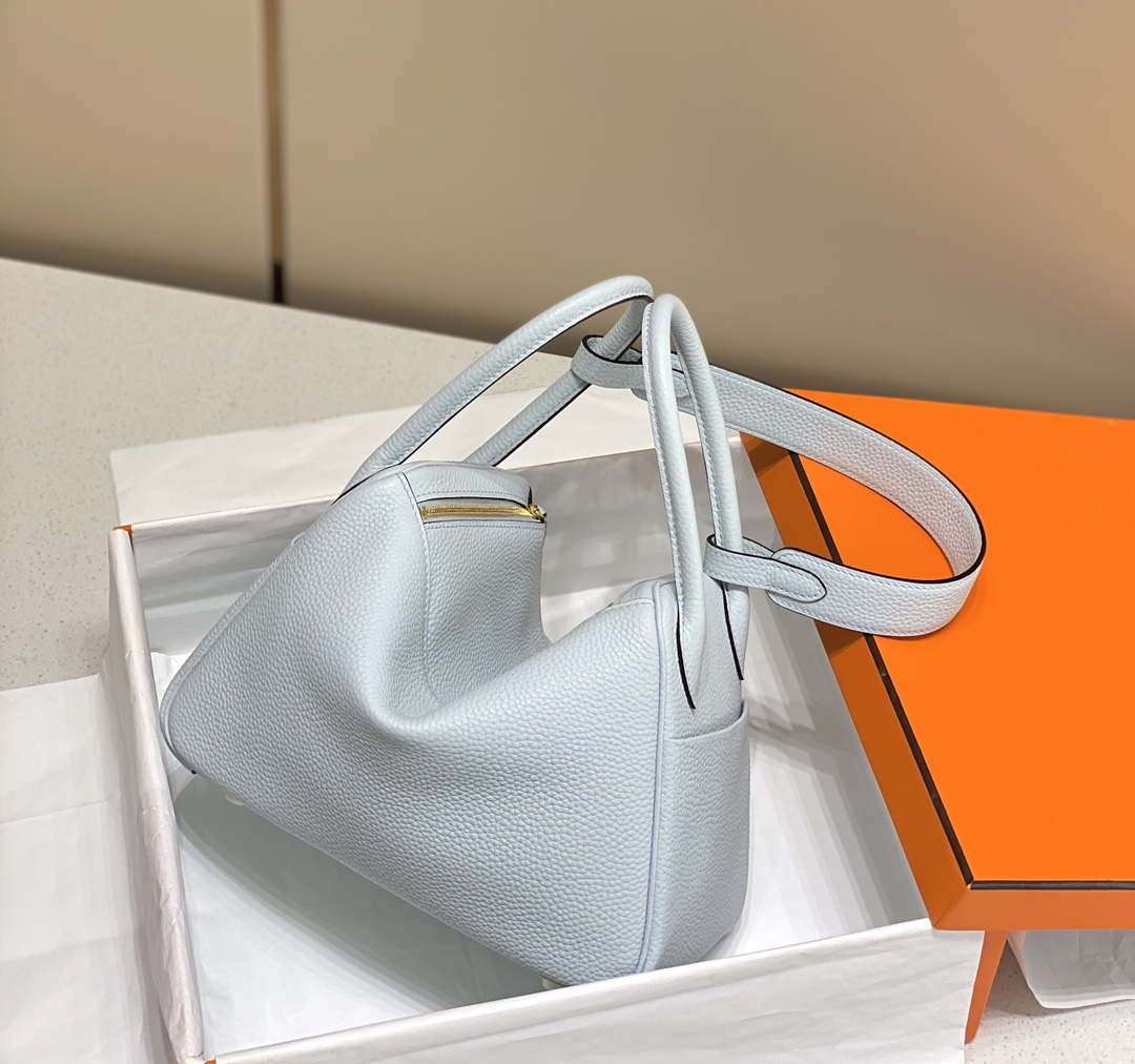 Hermes H073428 Lindy Bag 26 30 H231956 - 26 cm: 26 x 18 x 14 cm / Gold - View 3
