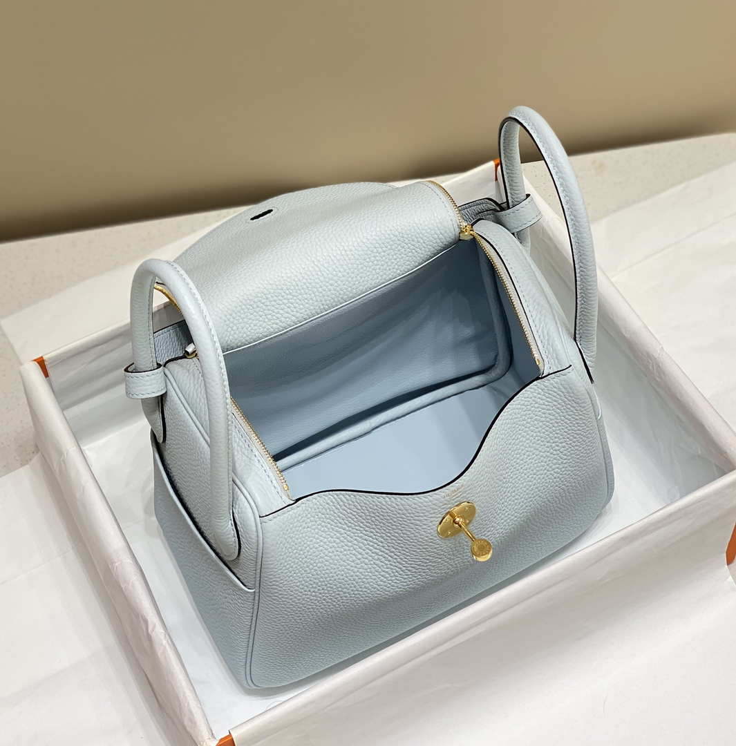 Hermes H073428 Lindy Bag 26 30 H231956 - 26 cm: 26 x 18 x 14 cm / Gold - View 9