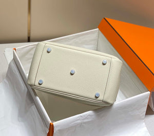 Hermes H073428 Lindy Bag 26 30 H231957 - 26 cm: 26 x 18 x 14 cm / Gold - View 3