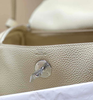 Hermes H073428 Lindy Bag 26 30 H231957 - 26 cm: 26 x 18 x 14 cm / Gold - View 7