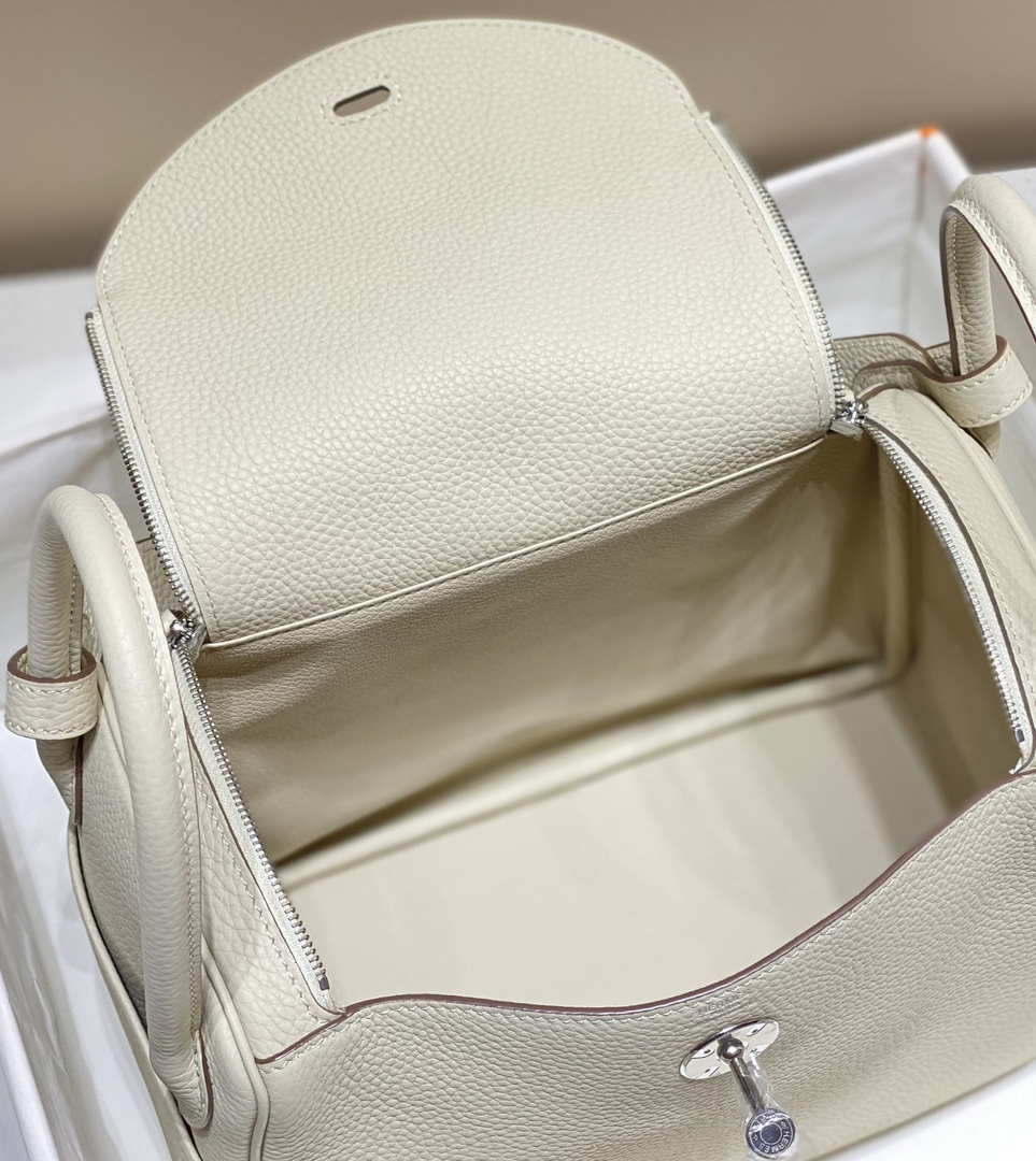 Hermes H073428 Lindy Bag 26 30 H231957