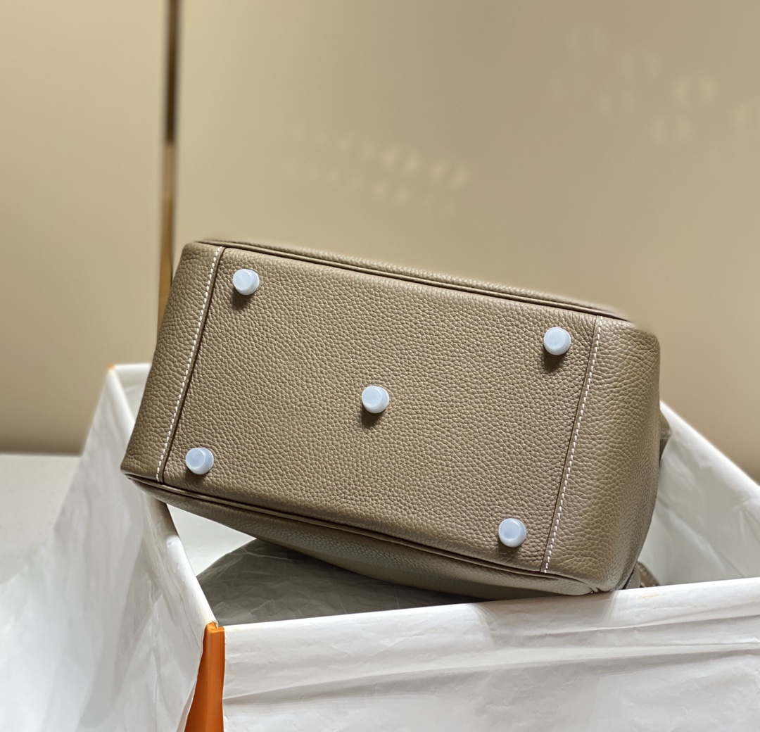 Hermes H073428 Lindy Bag 26 30 H231958 - 26 cm: 26 x 18 x 14 cm / Gold - View 5