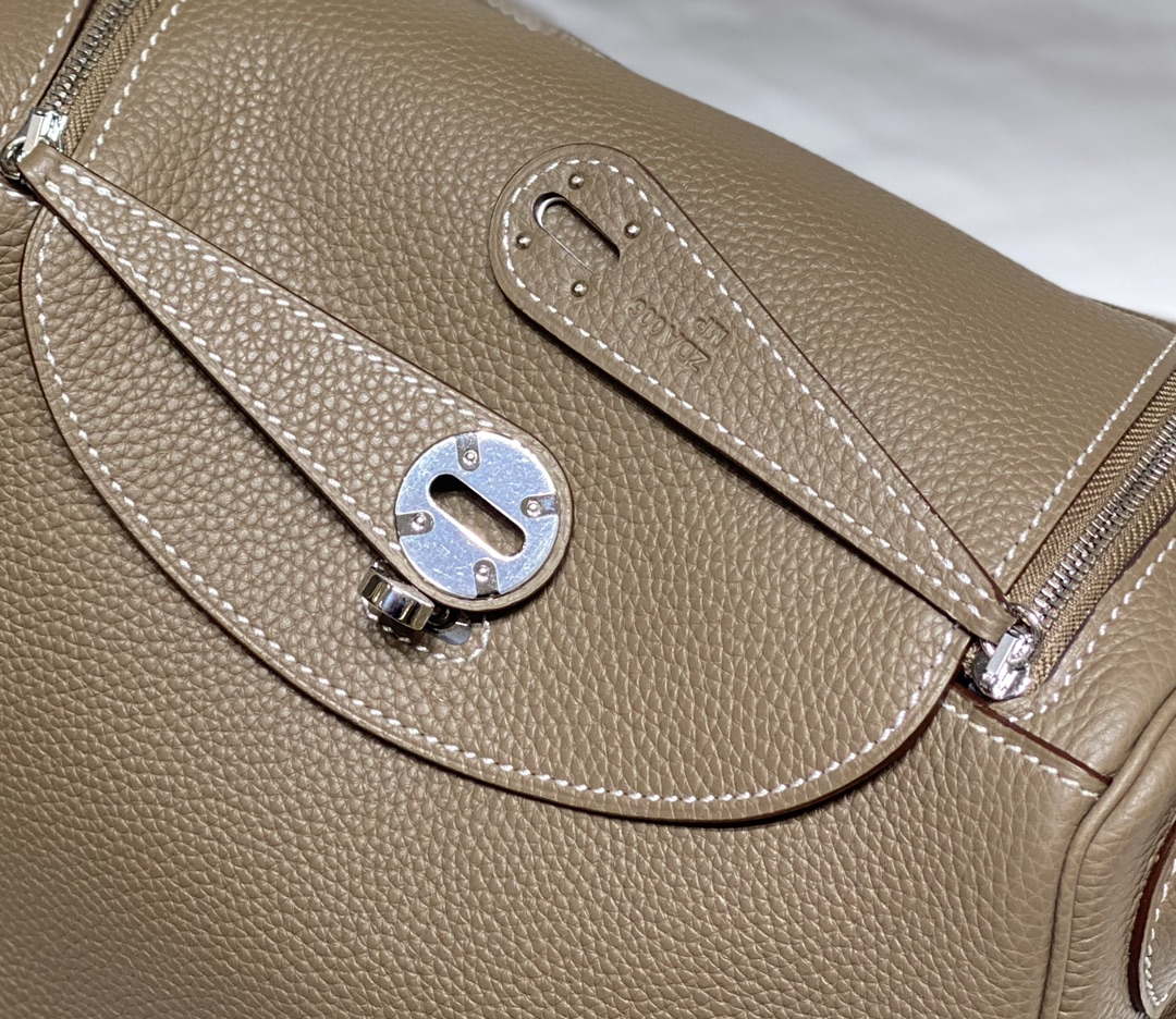 Hermes H073428 Lindy Bag 26 30 H231958 - 26 cm: 26 x 18 x 14 cm / Gold - View 7