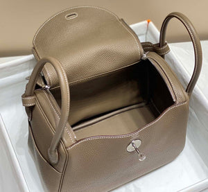 Hermes H073428 Lindy Bag 26 30 H231958 - 26 cm: 26 x 18 x 14 cm / Gold - View 9