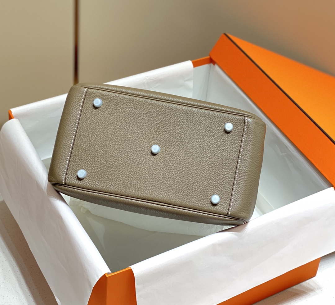 Hermes H073428 Lindy Bag 26 30 H231958