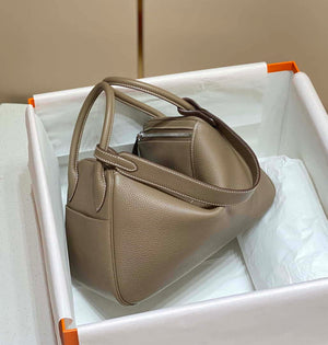 Hermes H073428 Lindy Bag 26 30 H231958 - 26 cm: 26 x 18 x 14 cm / Gold - View 14