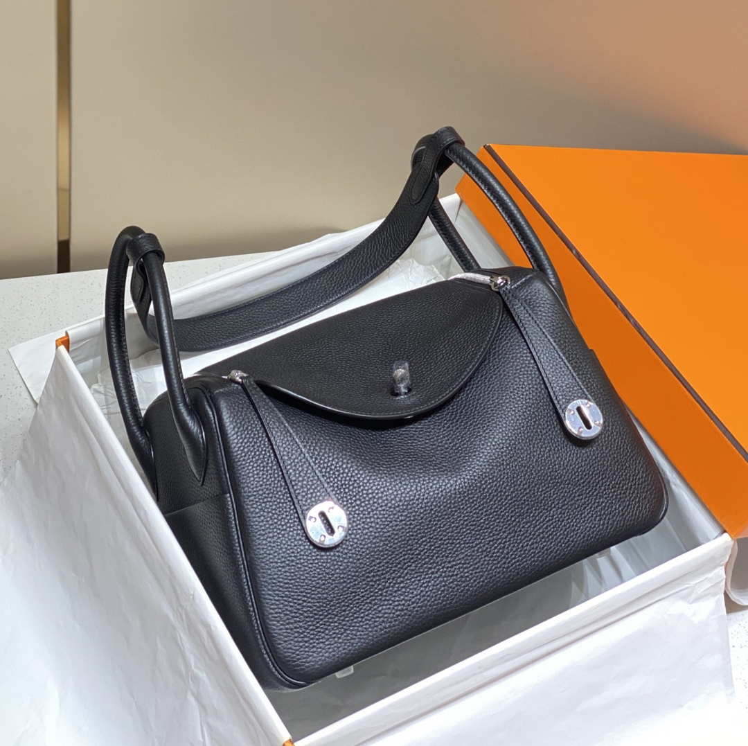 Hermes H073428 Lindy Bag 26 30 H231959 - 26 cm: 26 x 18 x 14 cm / Gold - View 1