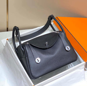 Hermes H073428 Lindy Bag 26 30 H231959 - 26 cm: 26 x 18 x 14 cm / Gold - View 1