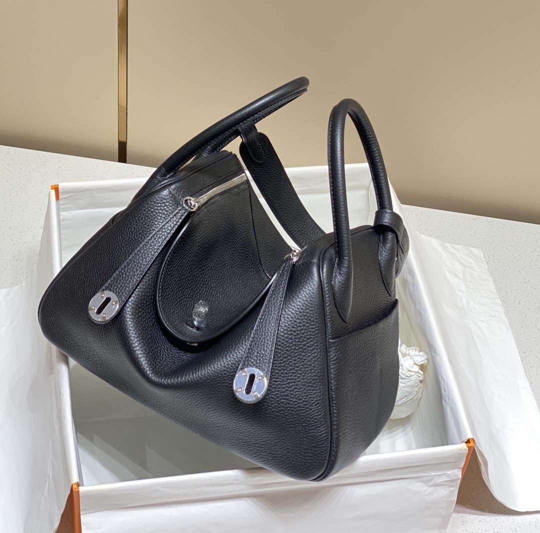 Hermes H073428 Lindy Bag 26 30 H231959 - 26 cm: 26 x 18 x 14 cm / Gold - View 3