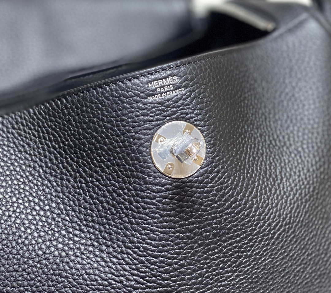 Hermes H073428 Lindy Bag 26 30 H231959 - 26 cm: 26 x 18 x 14 cm / Gold - View 7
