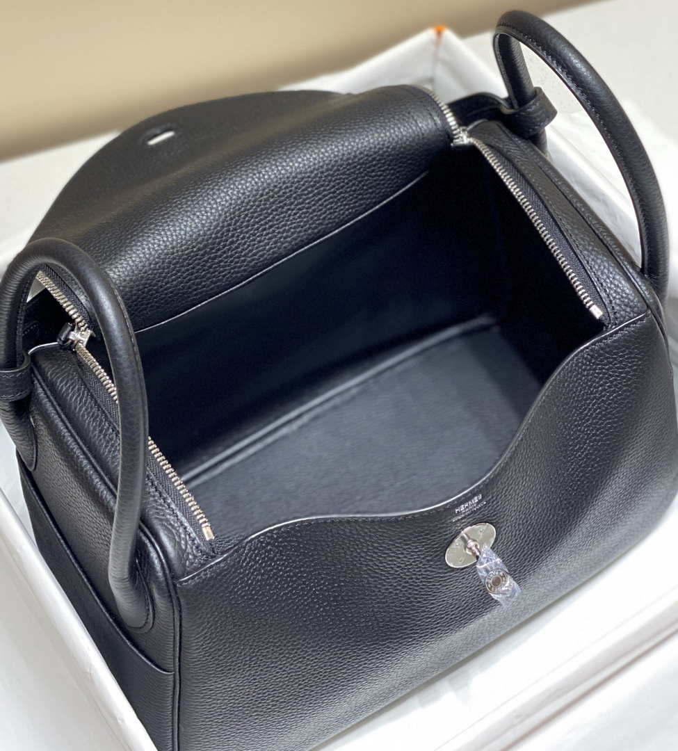 Hermes H073428 Lindy Bag 26 30 H231959 - 26 cm: 26 x 18 x 14 cm / Gold - View 9