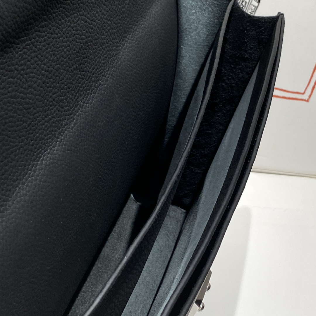 Hermes H074409CBH0 Men Sac a depeches light 1-37 briefcase Black
