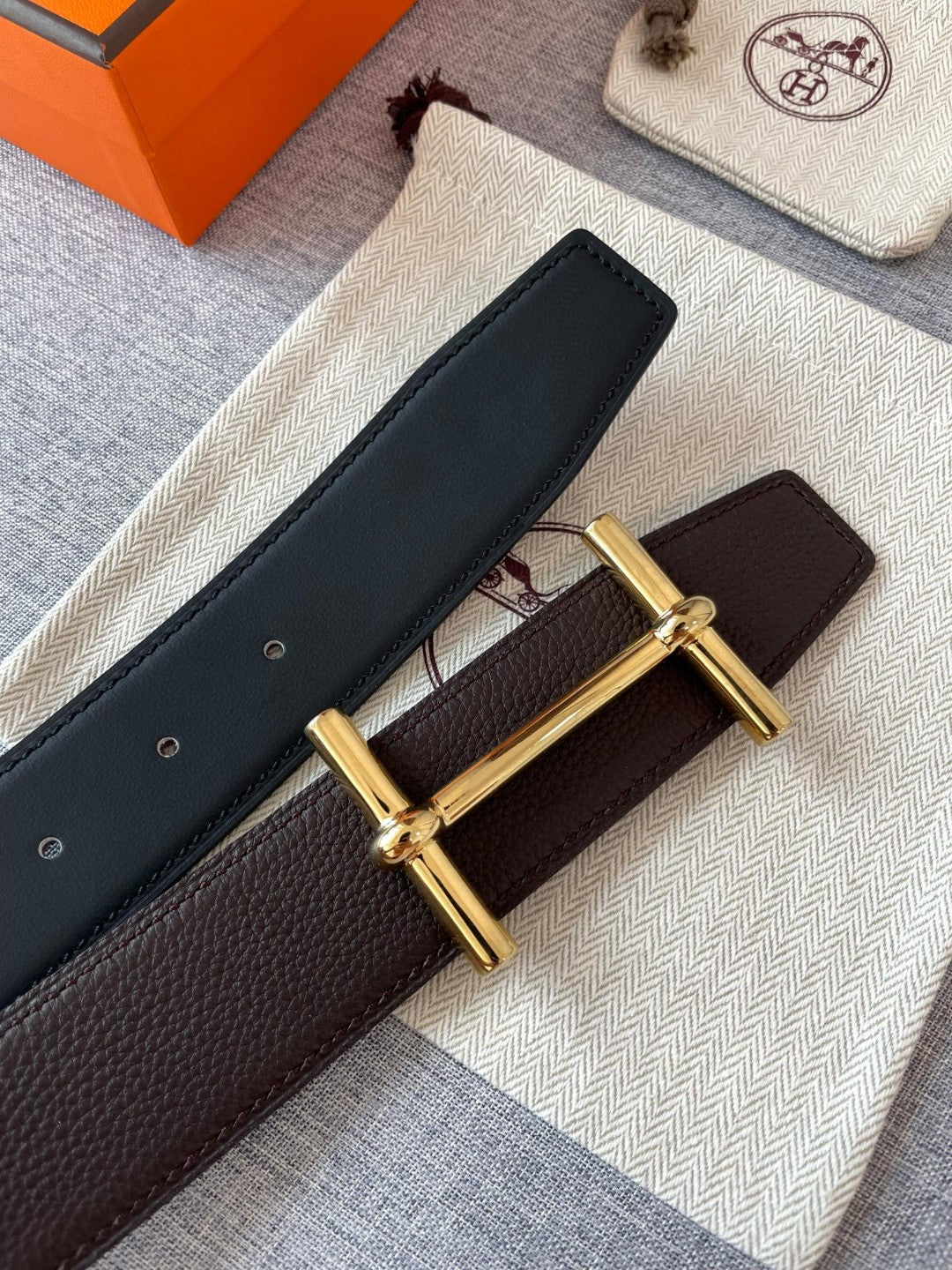 Hermes H074562CUZ3 Constance belt buckle & Reversible leather strap 38 mm H990037 - Gold / '--Please Select-- - View 1