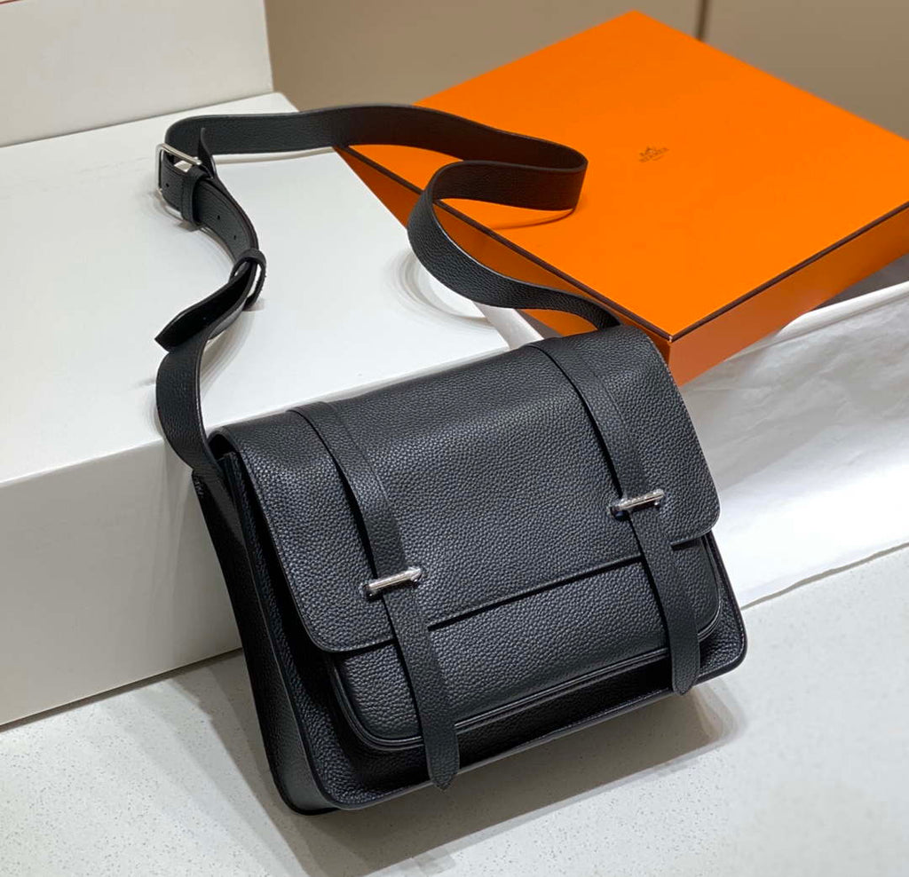 Hermes H074774CK37 Steve light messenger bag Black