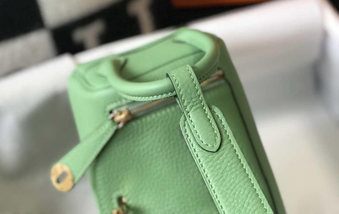 Hermes H079086 Lindy Mini Bag 19cm H231925 - Default Title - View 5