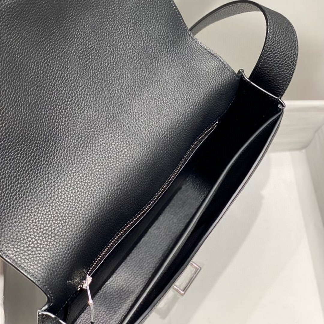Hermes H082119CK89 Men Steve light junior messenger bag Black