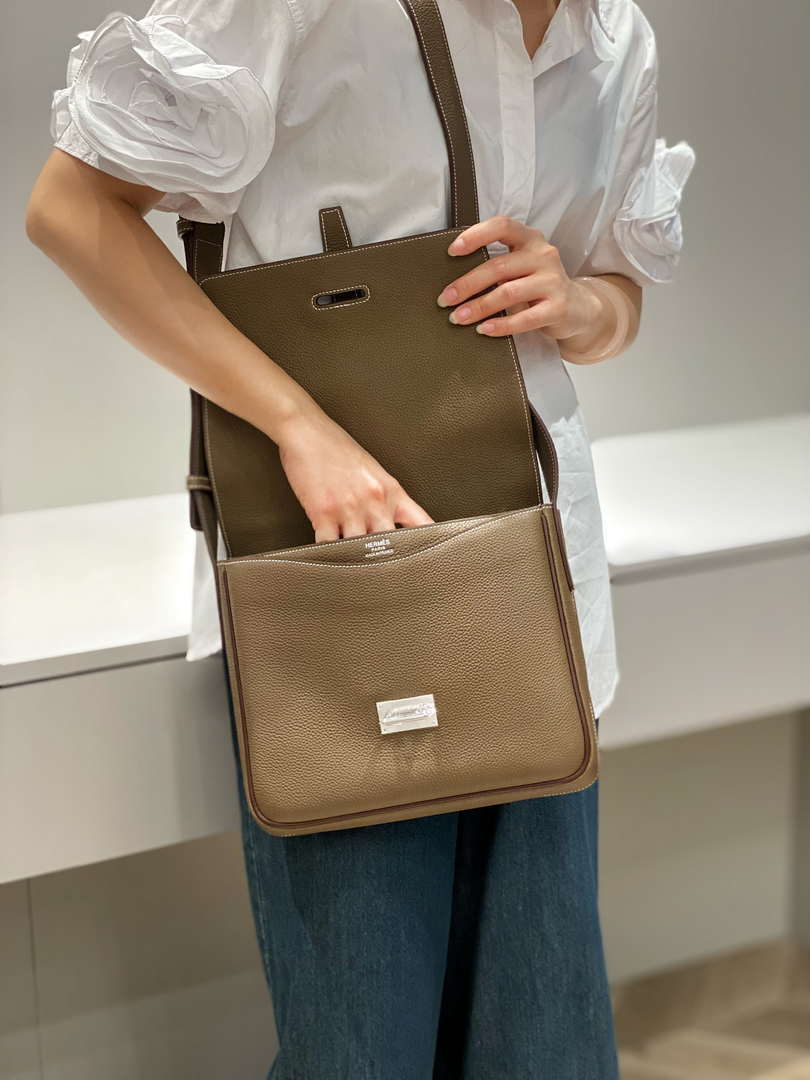 Hermes H082119CK89 Men Steve light junior messenger bag Elephant Gray