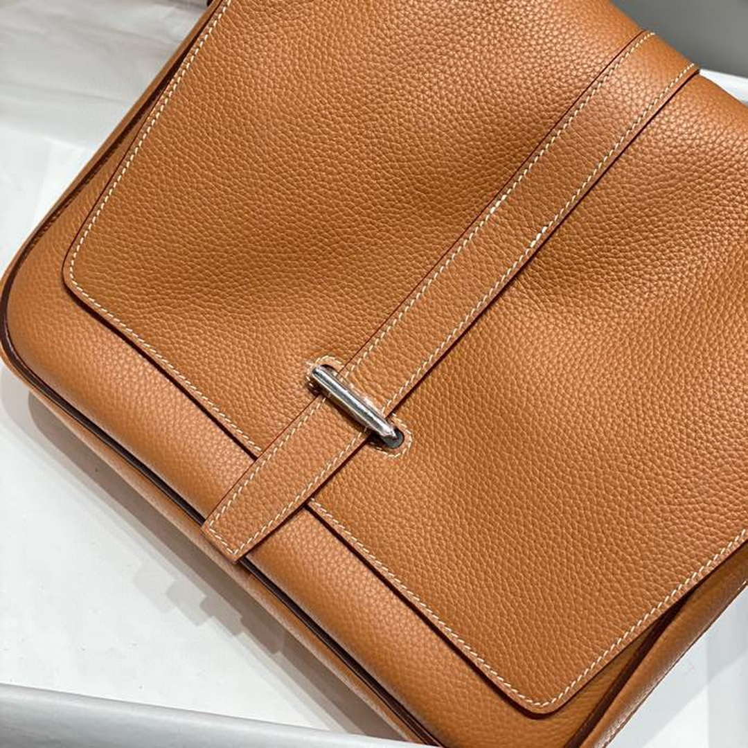 Hermes H082119CK89 Men Steve light junior messenger bag Golden Brown