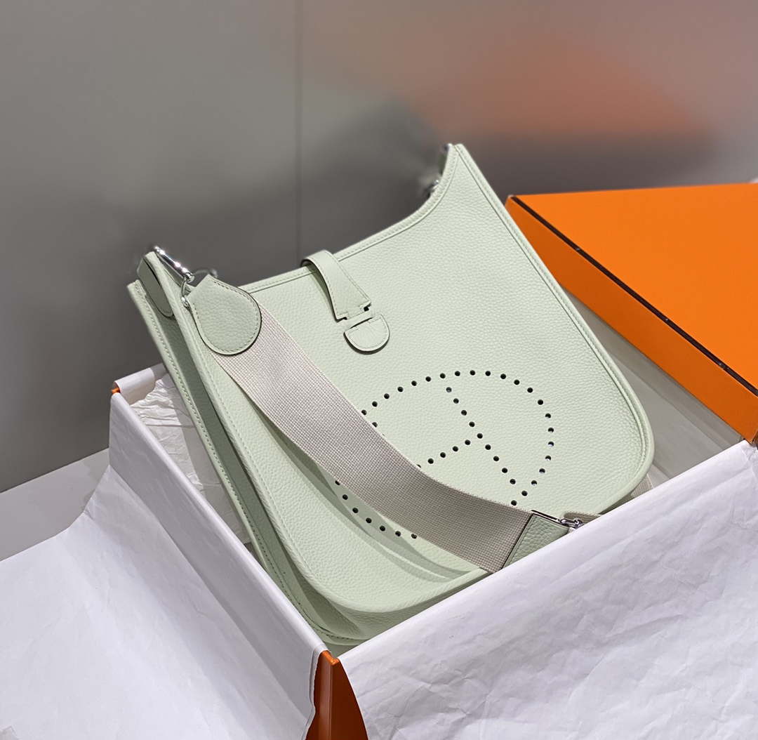 Hermes H083435 Evelyne III 29 Shoulder Bag Silver Hardware Light Green - Default Title - View 4