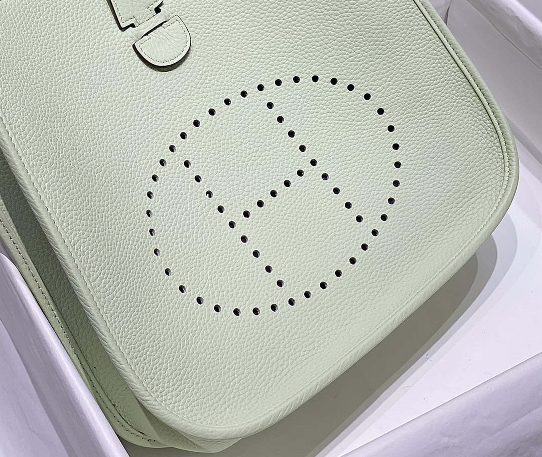 Hermes H083435 Evelyne III 29 Shoulder Bag Silver Hardware Light Green