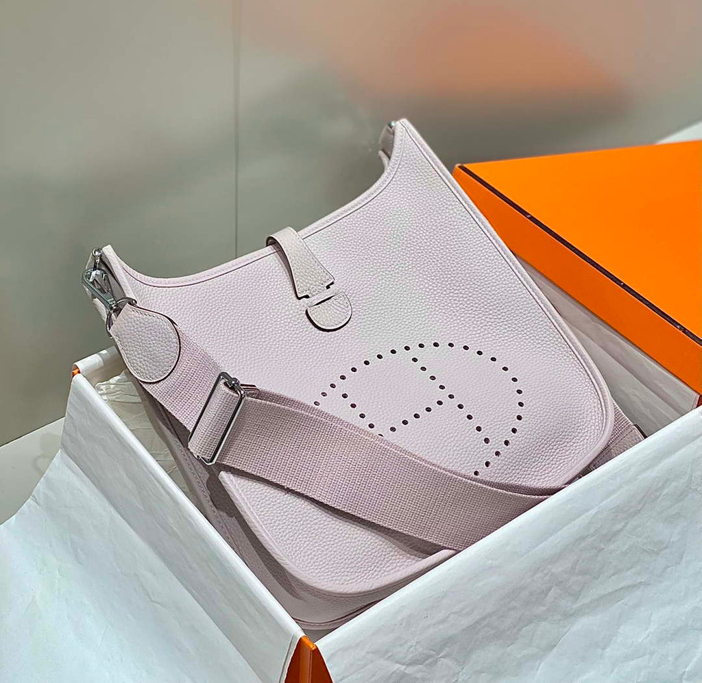 Hermes H083435 Evelyne III 29 Shoulder Bag Silver Hardware Light Purple