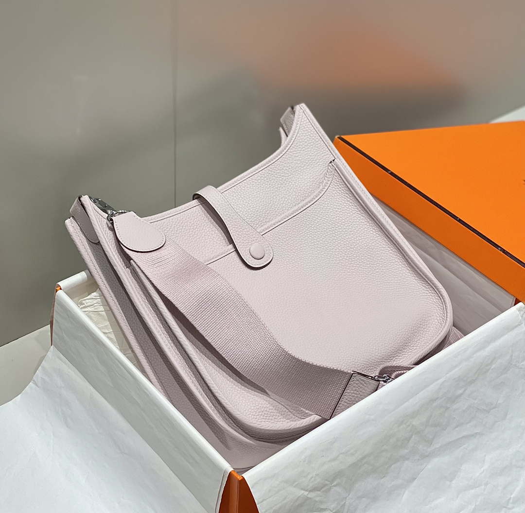 Hermes H083435 Evelyne III 29 Shoulder Bag Silver Hardware Light Purple - Default Title - View 4