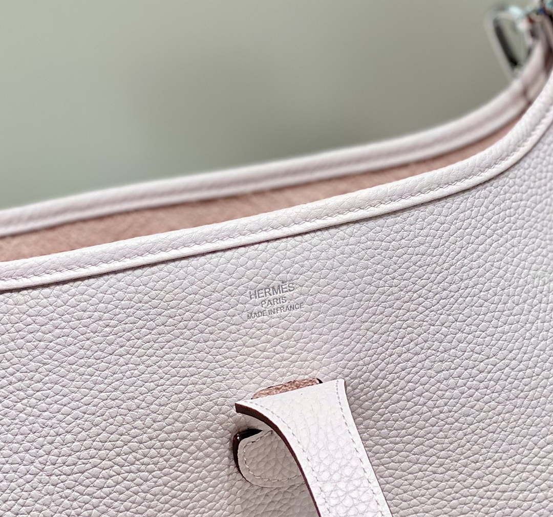 Hermes H083435 Evelyne III 29 Shoulder Bag Silver Hardware Light Purple