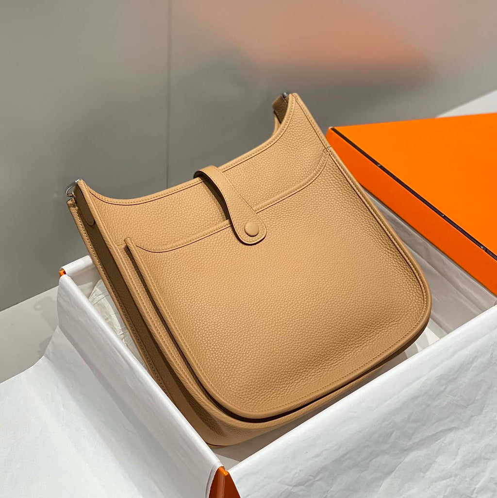 Hermes H083435 Evelyne III 29 Shoulder Bag Silver Hardware Milk tea