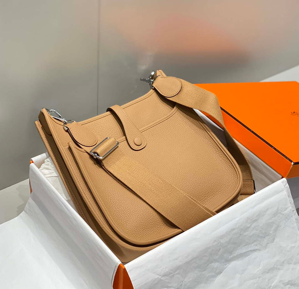 Hermes H083435 Evelyne III 29 Shoulder Bag Silver Hardware Milk tea