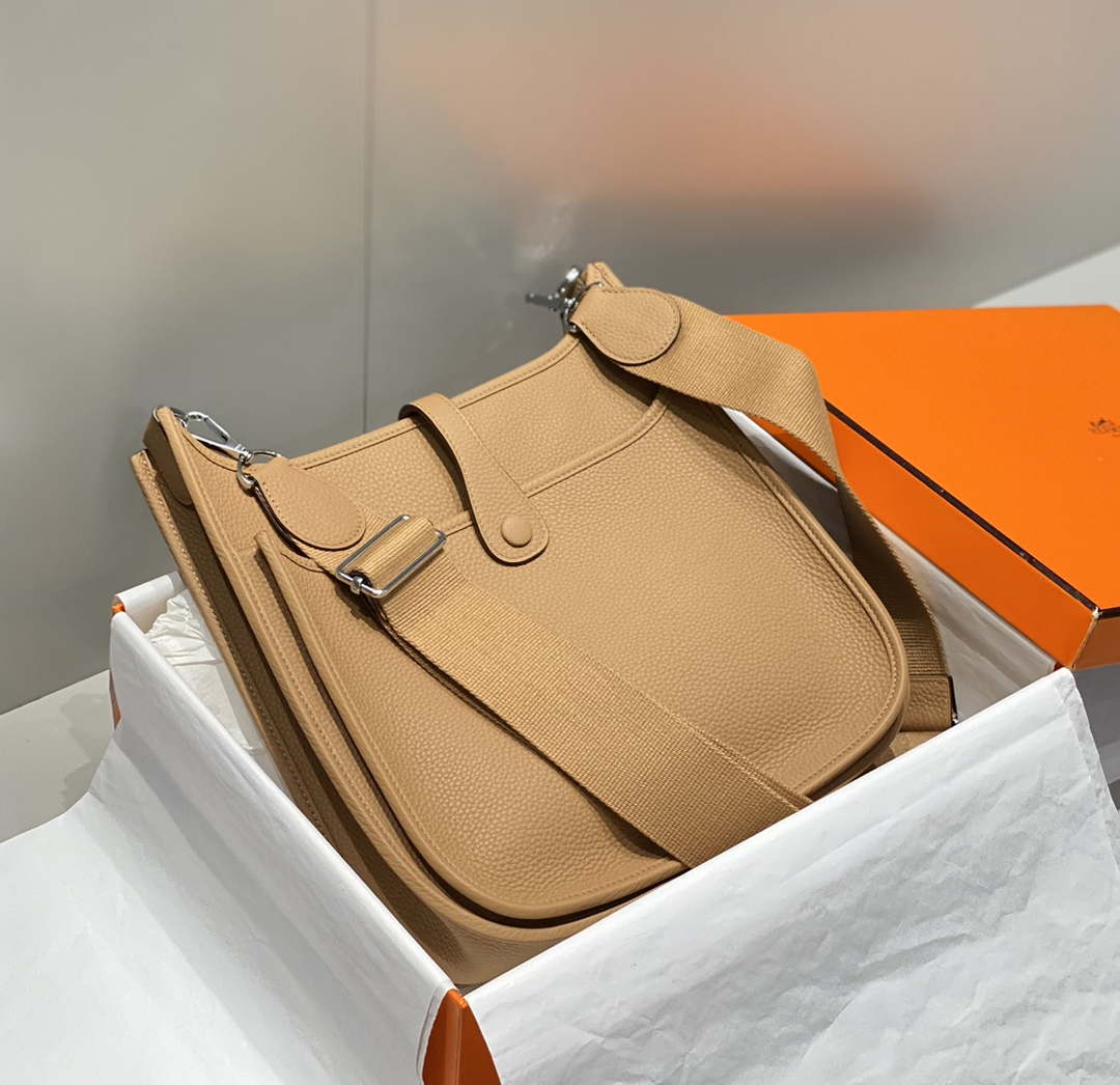 Hermes H083435 Evelyne III 29 Shoulder Bag Silver Hardware Milk tea - Default Title - View 4
