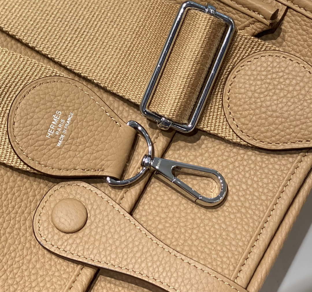 Hermes H083435 Evelyne III 29 Shoulder Bag Silver Hardware Milk tea