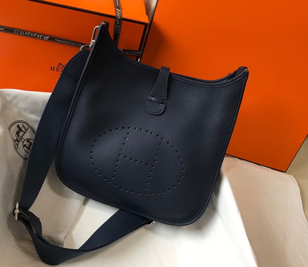 Hermes H083435 Evelyne III 29 Shoulder Bag Silver Hardware Navy Blue - Default Title - View 1